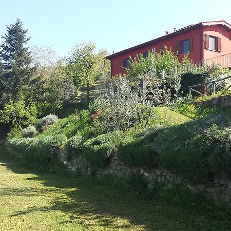 La Maison Rouge Bed & Breakfast *